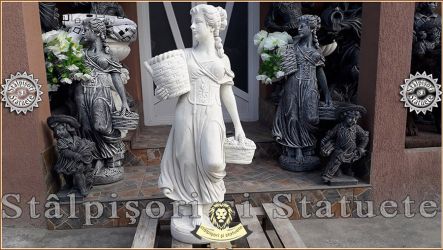Statuetă domnița cu coșulețe, alb marmorat, model S67.