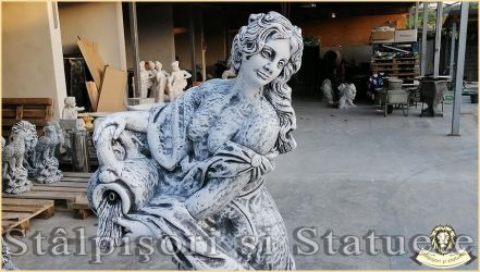 Statuetă domnița cu ulcea, gri patinat, model S16.
