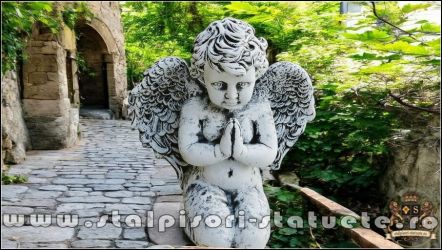 Statuetă îngeraș, din beton, model S4.