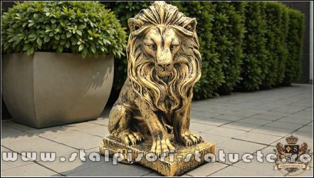 Statuetă leu în șezut, auriu patinat, model S46.