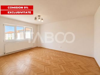 Strand Apartament decomandat de vanzare 2 camere balcon etaj 4