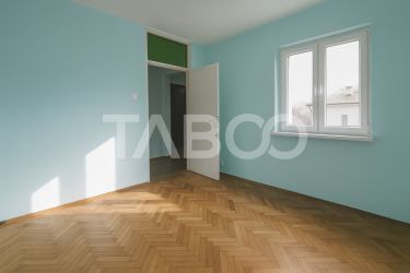 Strand - apartament decomandat de vanzare cu balcon si pivnita