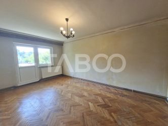 Strand etaj 1 - apartament decomandat de vanzare cu balcon si pivnita