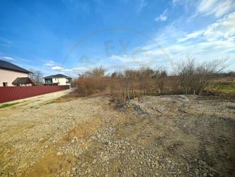 Teren intravilan 2273 mp in Pitesti pe strada Mateias