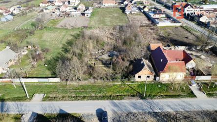 Teren intravilan 2840 mp cu fundatie - Jebel