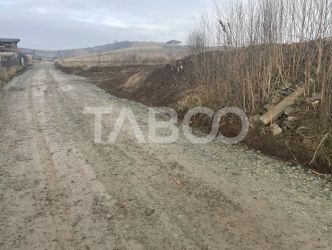 Teren  intravilan 9300 mp de vanzare cu acces la utilitati  Sura Mare 