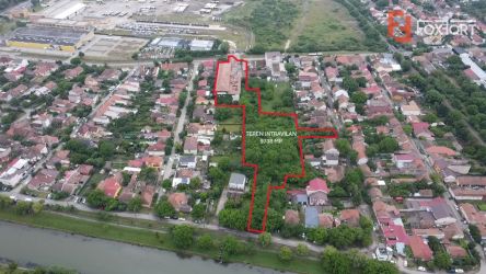Teren intravilan 9738 mp, cu iesire pe 3 strazi - zona Dambovita
