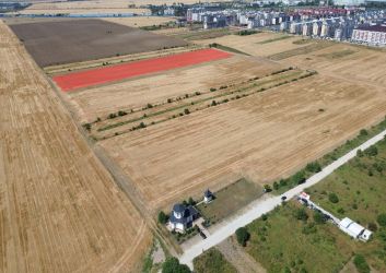 Teren intravilan cu dublă deschidere – 6.240 mp în plină dezvolta