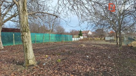 Teren intravilan de vanzare 1437 mp cu front de 15 ml in zona Ronat