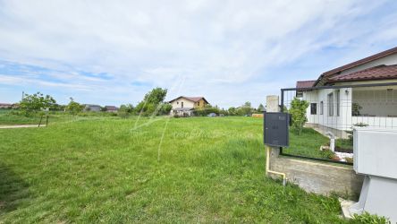 Teren intravilan in zona rezidentiala, la 1 km de A0 si A1