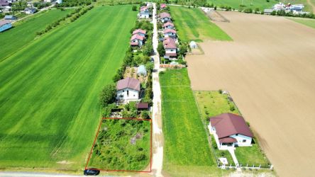 Teren intravilan in zona rezidentiala, la 1 km de A0 si A1