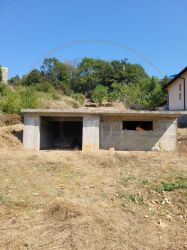 Teren intravilan Turcesti (Pitesti) - 1083 mp, demisol executat