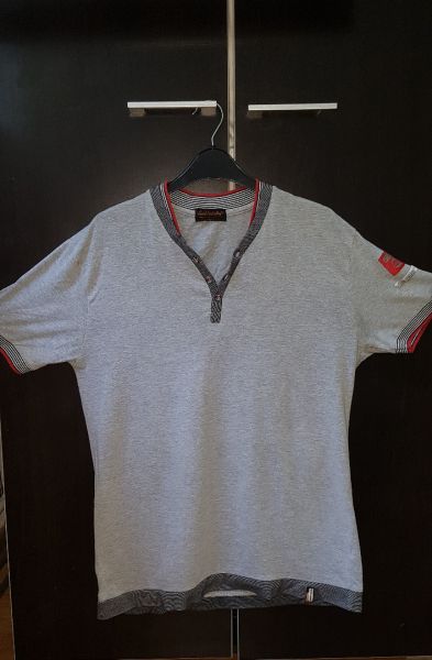 Tricou GRI stil  V  mărimea  XL  ideal pentru adolescenți sau adulți -1