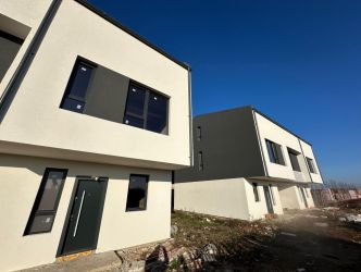 Triplex Otopeni Ansamblu Rezidential Privat | 109mp | curte | parcare 