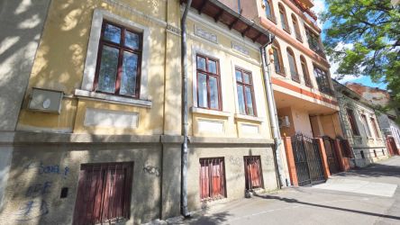 Uranus - O casă de renovat cu potential deosebit!