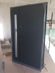 Uși de Exterior de Calitate Superioara - Stoc Variat