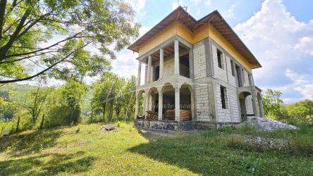 Valea Doftanei. Vila si teren intr-un areal de vis, intre padure si ra