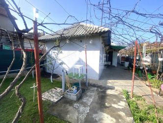 Valu lui Traian, Casă mixtă cu 3 camere și teren de 385 mp