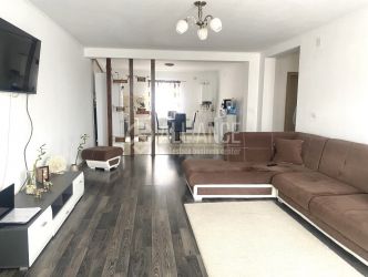 Valu lui Traian, Casă P+M cu 7 camere și teren de 300 mp