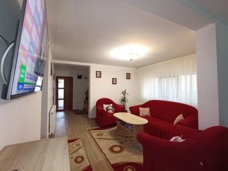 Vând 1/2 Duplex cu garaj 