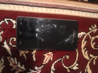 Vând telefon Philips s236