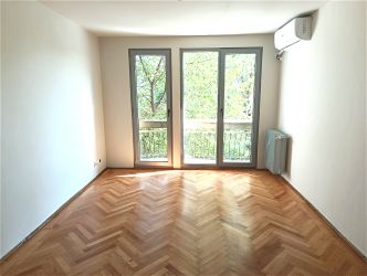 Vanzare apartament 3 camere, renovat complet, Piata Minis / Titan