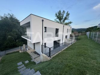 Vanzare duplex premium garaj pentru 2 masini chiar la intrare in Tauti