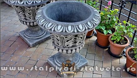 Vază ornament stejar cu picior, gri patinat, model V3.