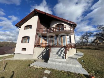 Vila de Vanzare 5 camere 3000 mp teren in Persani Judetul Brasov 