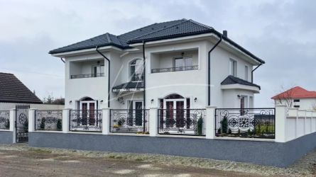 Vila individuala I Suprafata mare I 5 camere I 3 bai I teren 490mp