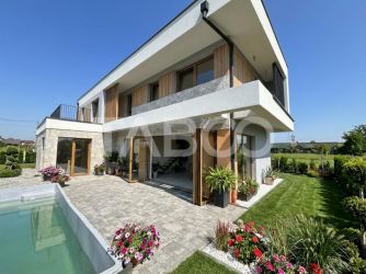 Vila moderna calitate premium 5 camere curte cu piscina Sannicoara