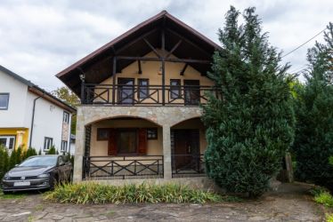 Vila S+P+M, 5 camere, Stefesti - zona Slanic Prahova 130.000 euro